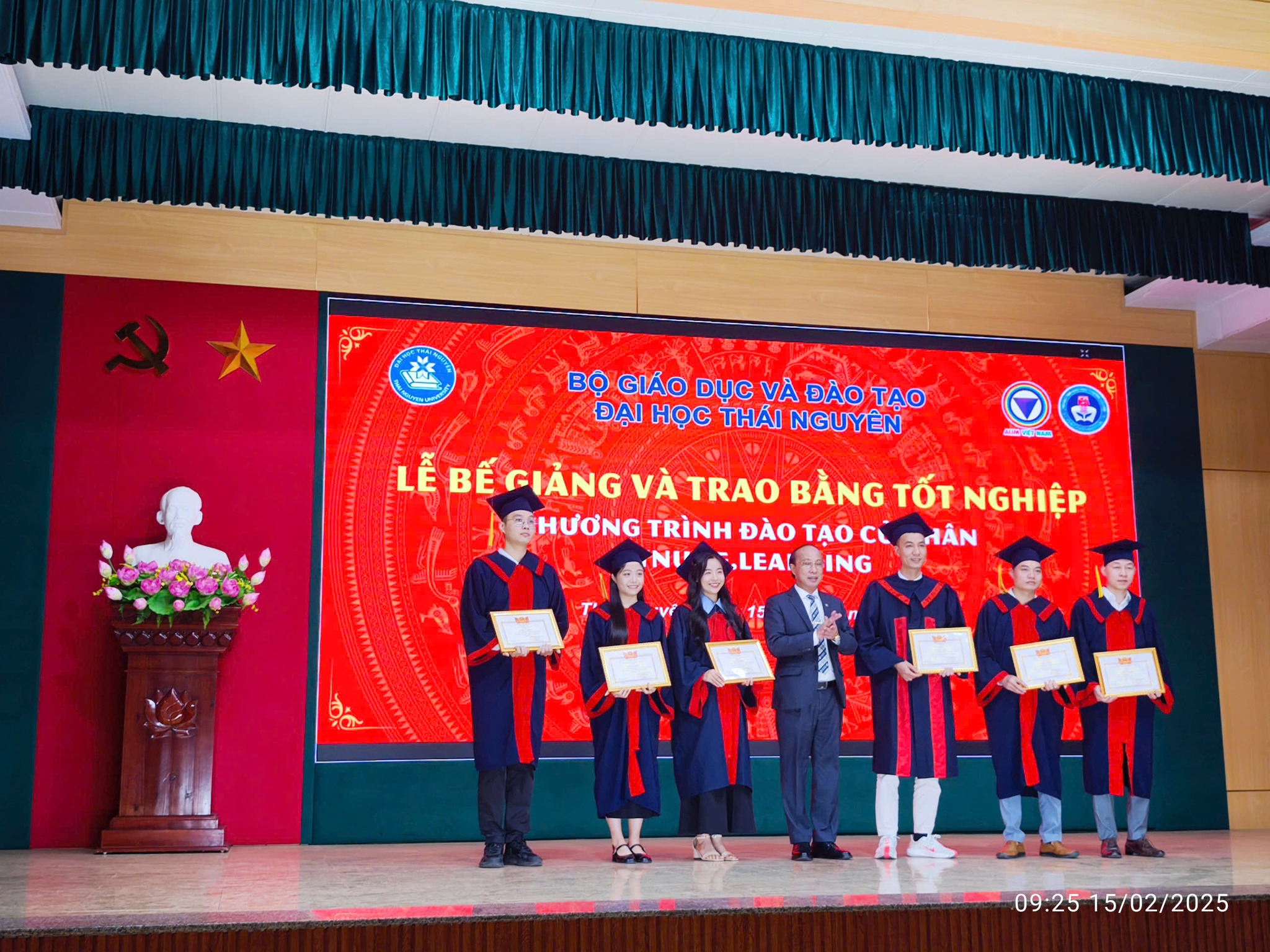 Lễ bế giảng và trao bằng tốt nghiệp chương trình cử nhân TNU E-Learning 2025 cho các học viên khu vực miền Nam