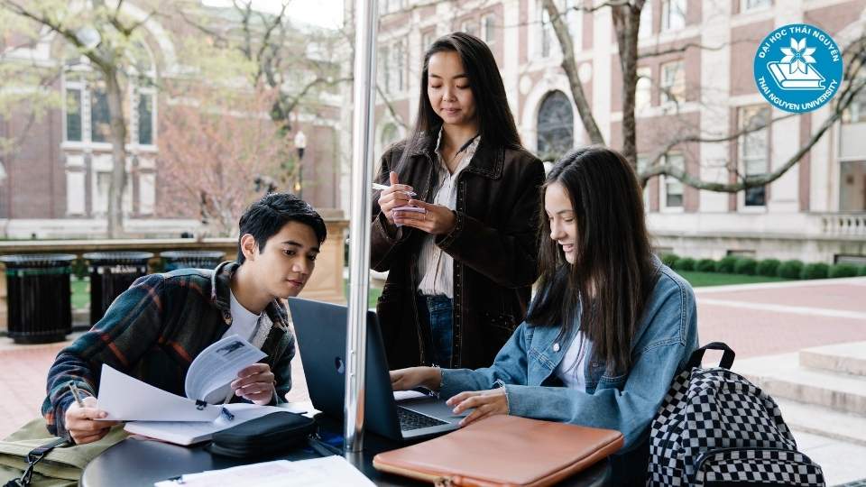 Học văn bằng 2 có cần thi lại đại học