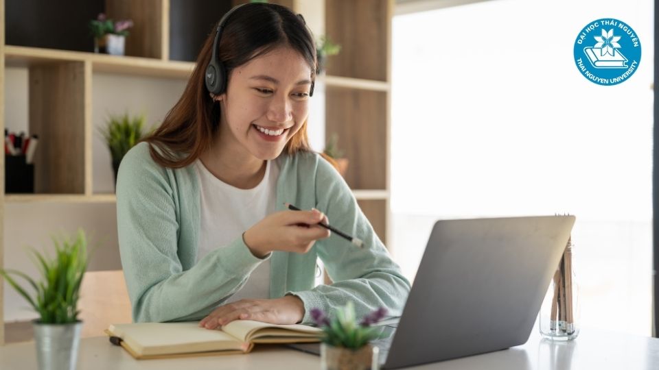 Chi phí học đại học từ xa khác gì so với hệ chính quy?