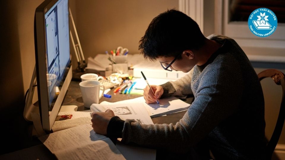 Hình thức học văn bằng 2 ngôn ngữ Trung phù hợp với người đi làm