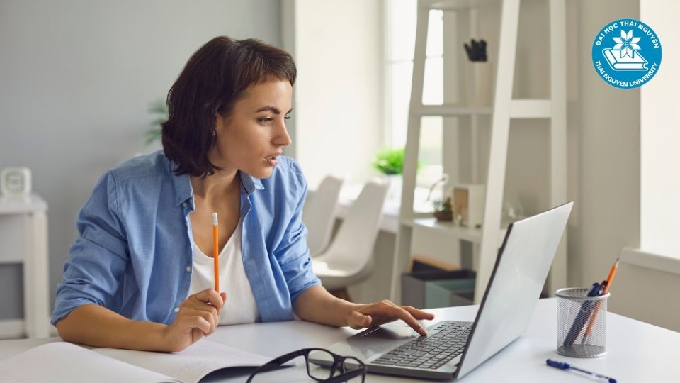Chương trình văn bằng 2 ngôn ngữ Anh online gồm những gì?