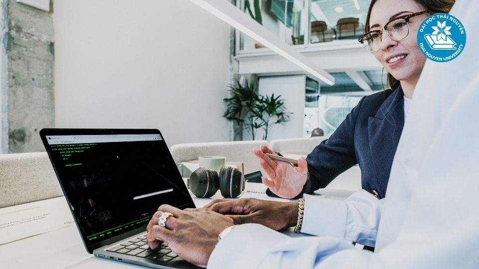 Học văn bằng 2 công nghệ thông tin online có giống với học chính quy không?