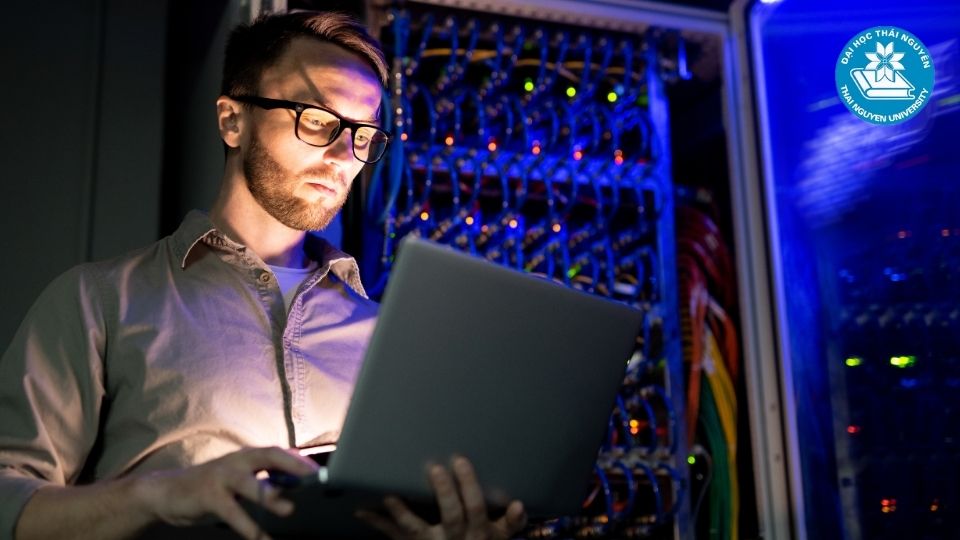 Tại sao nên học văn bằng 2 công nghệ thông tin online?