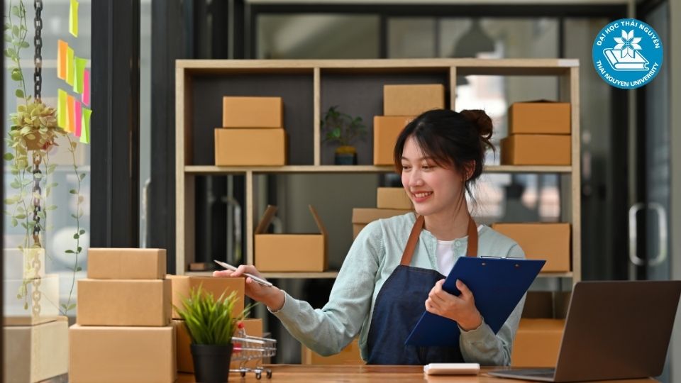 Học phí và điều kiện để theo học văn bằng 2 thương mại điện tử