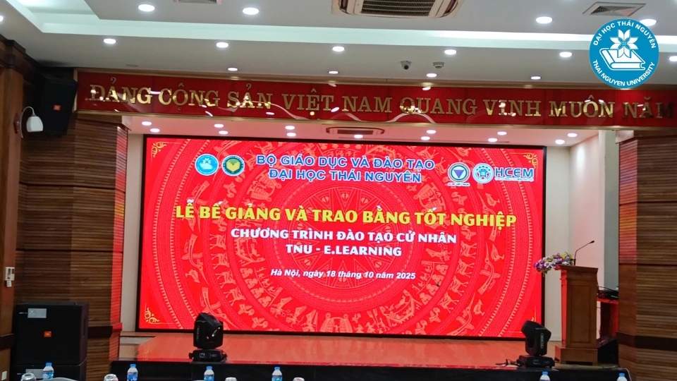 Lễ bế giảng TNU Elearning 