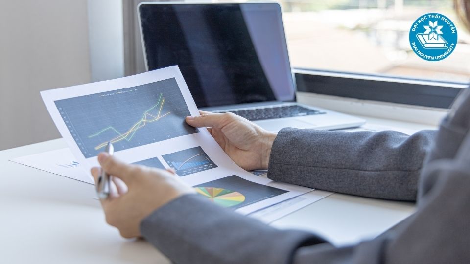 Tổng quan mức lương trung bình của ngành quản trị kinh doanh năm 2026