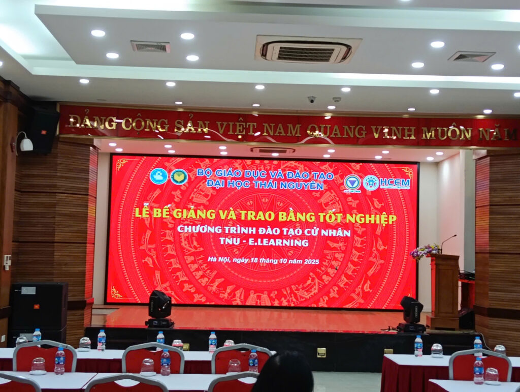 Lễ bế giảng TNU Elearning