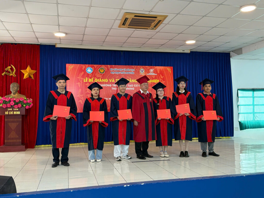 Lễ bế giảng TNU Elearning