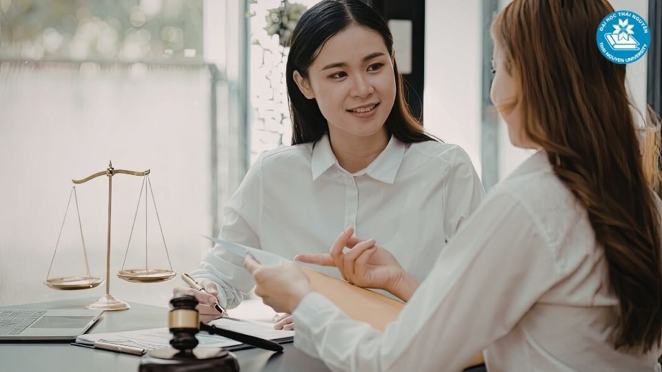 Đại học từ xa Luật kinh tế sẽ cung cấp cho bạn những gì để trở thành một chuyên gia pháp lý?