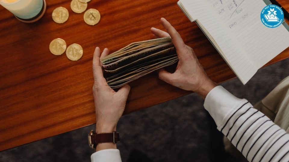 Điều kiện xét tuyển và mức học phí ngành luật kinh tế