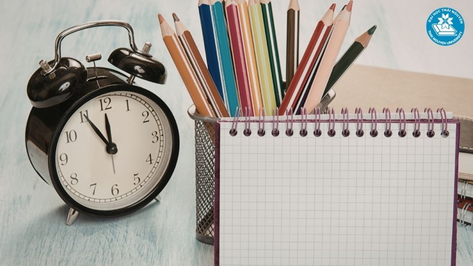 Các yếu tố ảnh hưởng đến thời gian học ngành kế toán từ xa