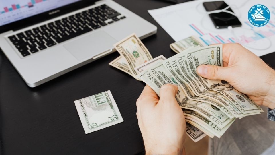 Tại sao nên chọn đại học từ xa tài chính ngân hàng trong thời đại số?