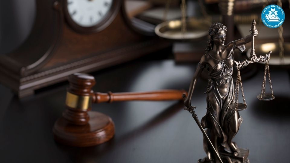 Các chuyên ngành trong luật và môn học quan trọng tương ứng