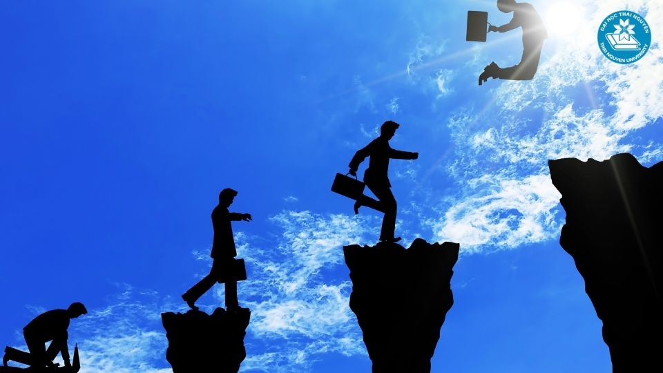 Cơ hội phát triển và lộ trình thăng tiến cho cử nhân luật kinh tế