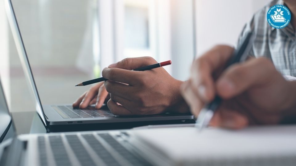 Có nên chọn học luật hệ từ xa 